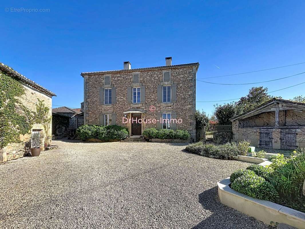 Maison à SAINT-FRONT-SUR-LEMANCE