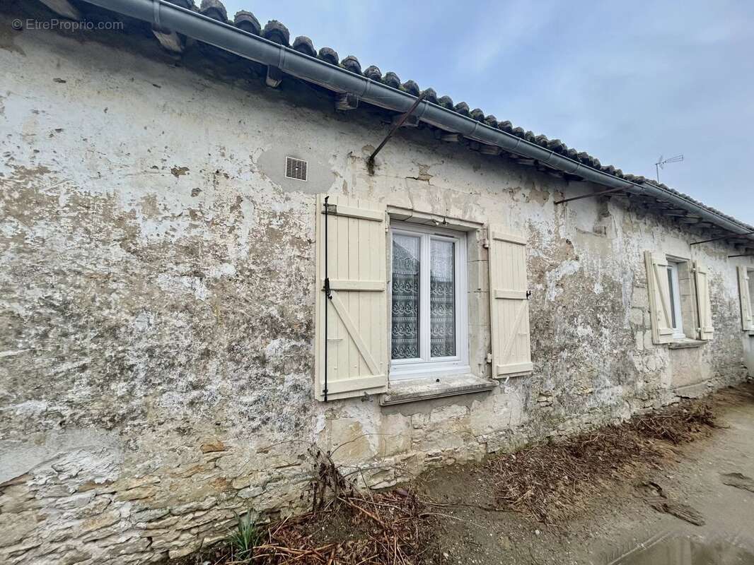 Maison à LENCLOITRE