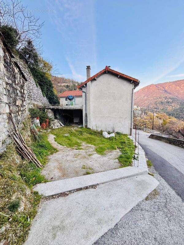 Maison à PIED-DE-BORNE