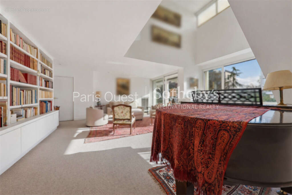 Appartement à NEUILLY-SUR-SEINE