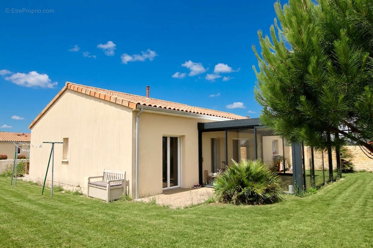 Maison de plain-pied à Vouillé - photo 2