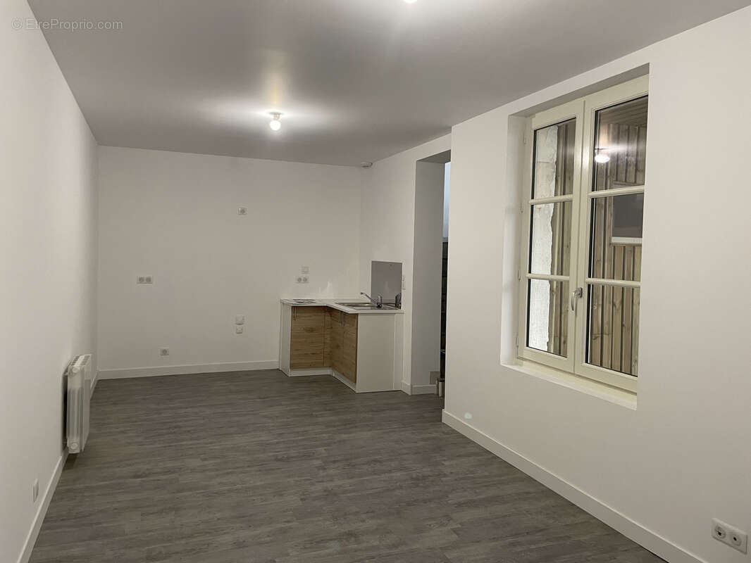 Appartement à BARBEZIEUX-SAINT-HILAIRE