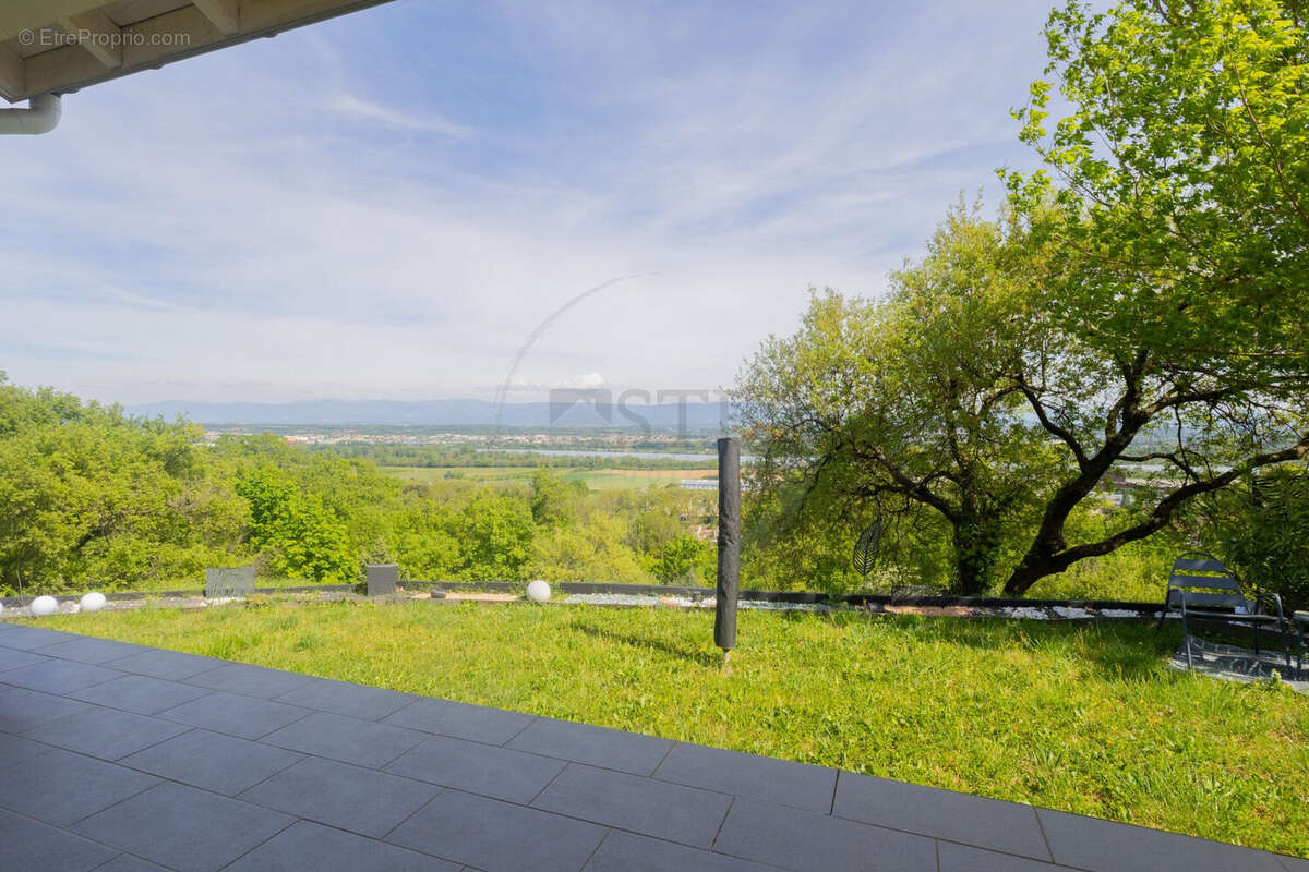 Maison à CHARMES-SUR-RHONE