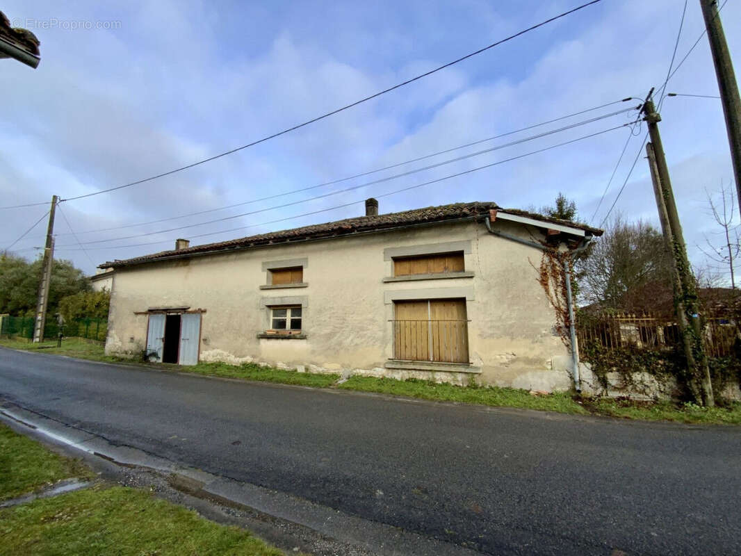 Maison à JONZAC