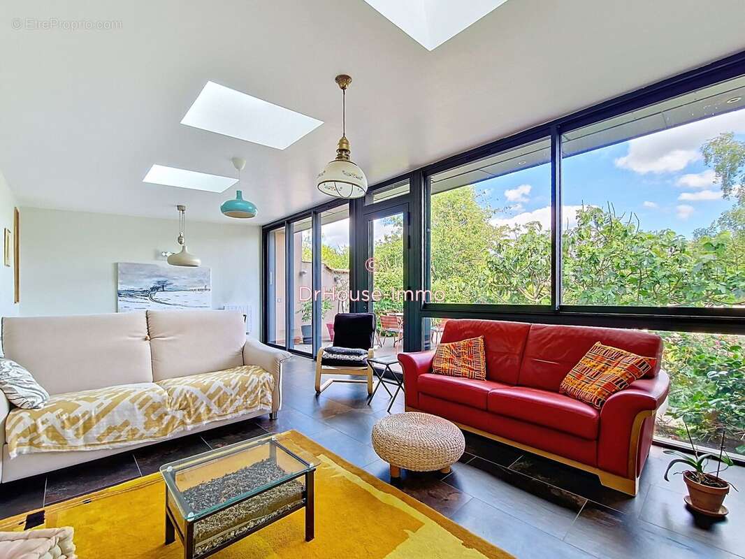 Maison à LES CLAYES-SOUS-BOIS