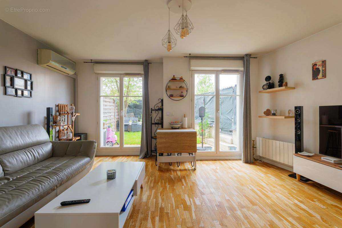 Appartement à LES PAVILLONS-SOUS-BOIS