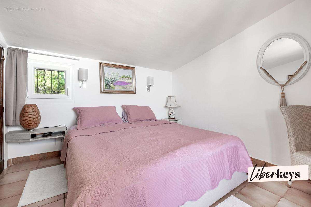 Appartement à ROQUEBRUNE-SUR-ARGENS