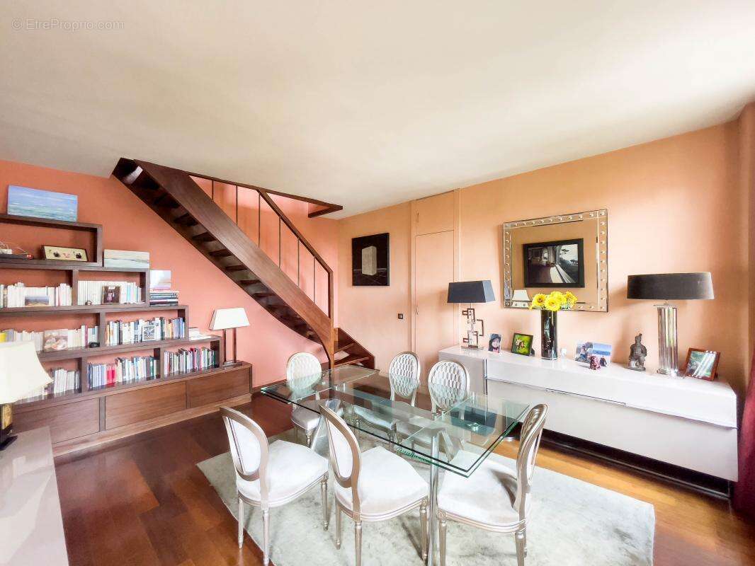 Appartement à PARIS-1E