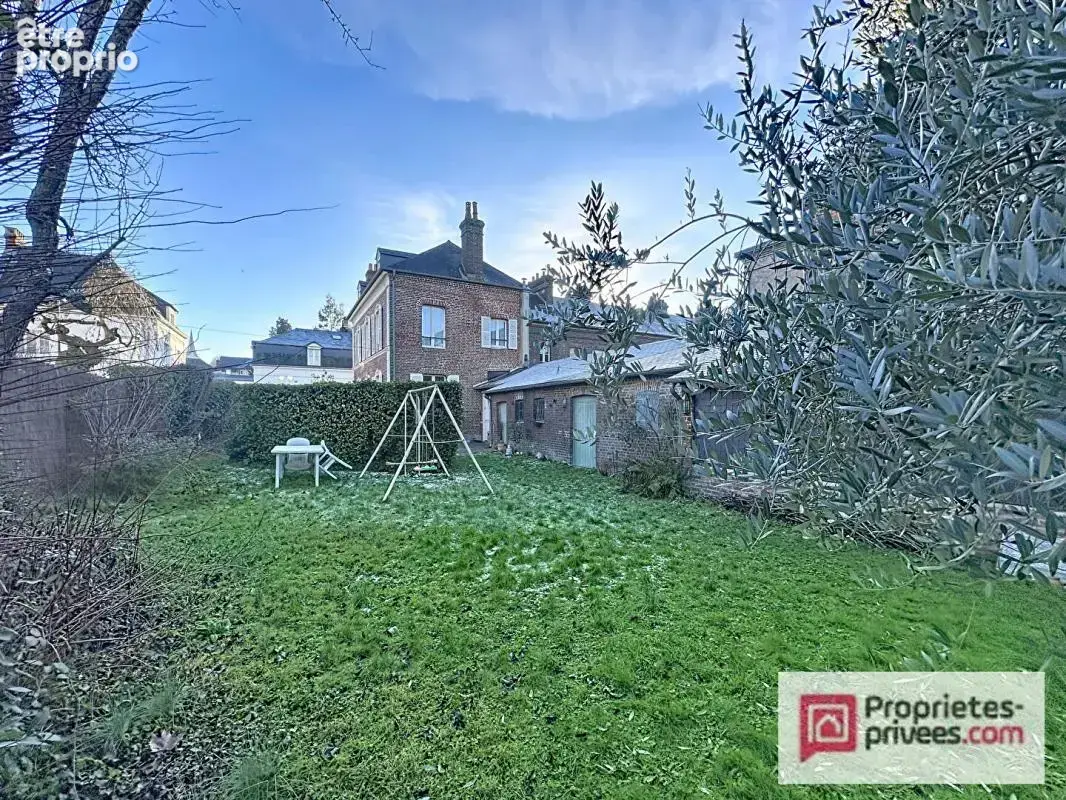 Maison de Maître en centre ville  de Lisieux avec jardin et dépendances - photo 2