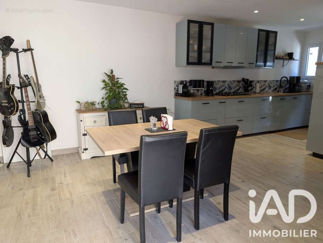 Maison 96 m² à Cogolin  - photo 4