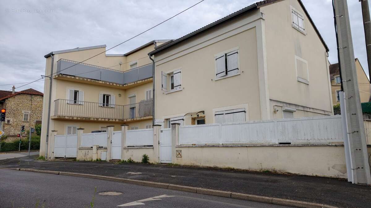 rue - Appartement à VILLENOY