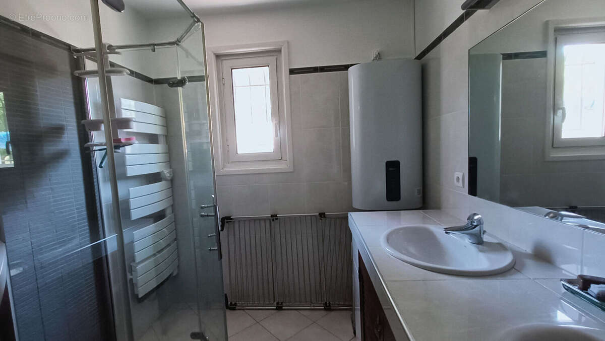 Maison de plain pied avec grand terrain constructible et garage indépendant de 80m2 - photo 6