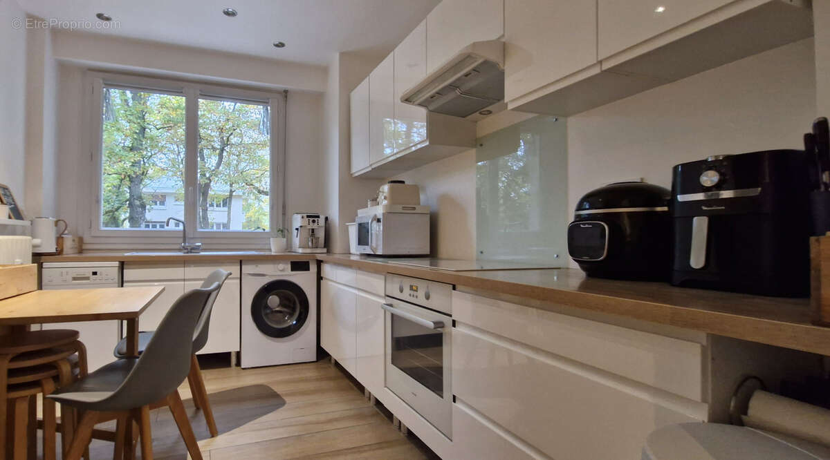 Appartement à AVRILLE