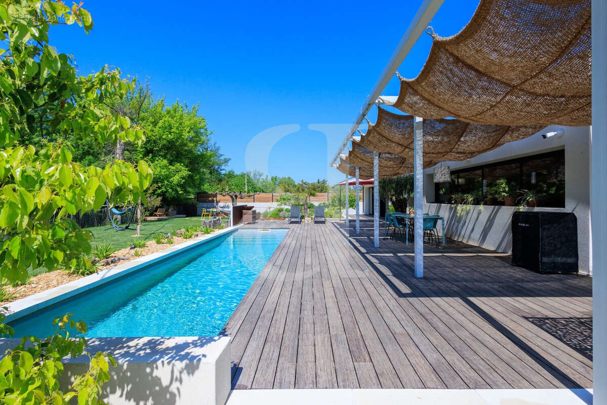 Maison à L'ISLE-SUR-LA-SORGUE