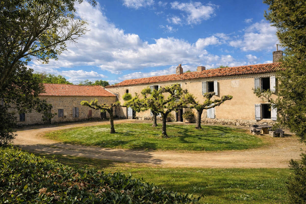 Maison à MEZIN
