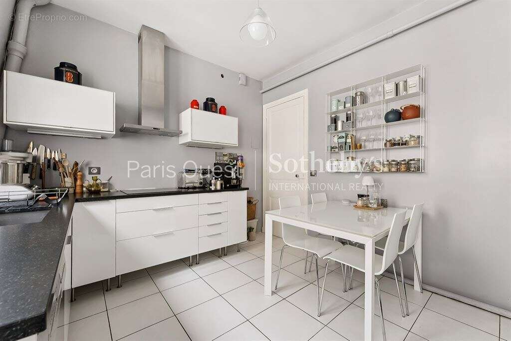 Appartement à NEUILLY-SUR-SEINE