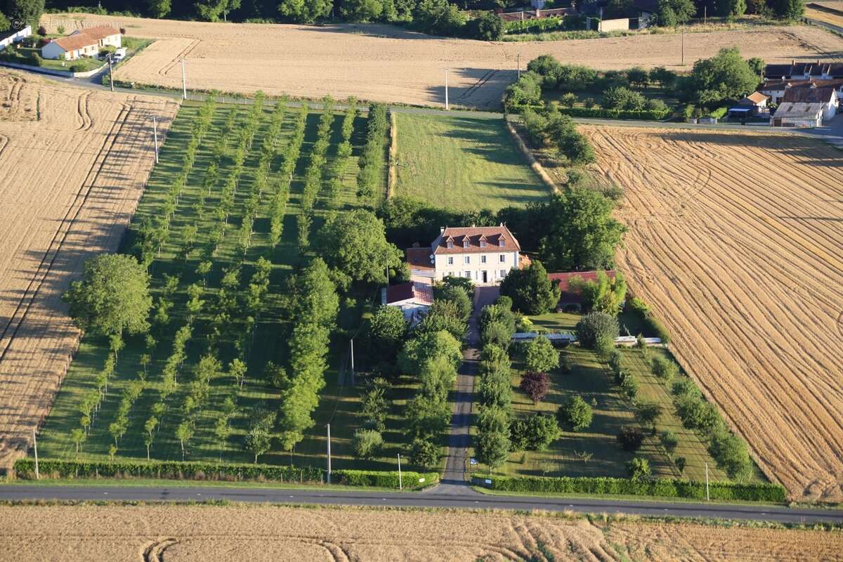 Dpt Indre et Loire (37), à vendre RICHELIEU Propriété P15 de 385,12m² -Terrain de 21142m² - photo 10