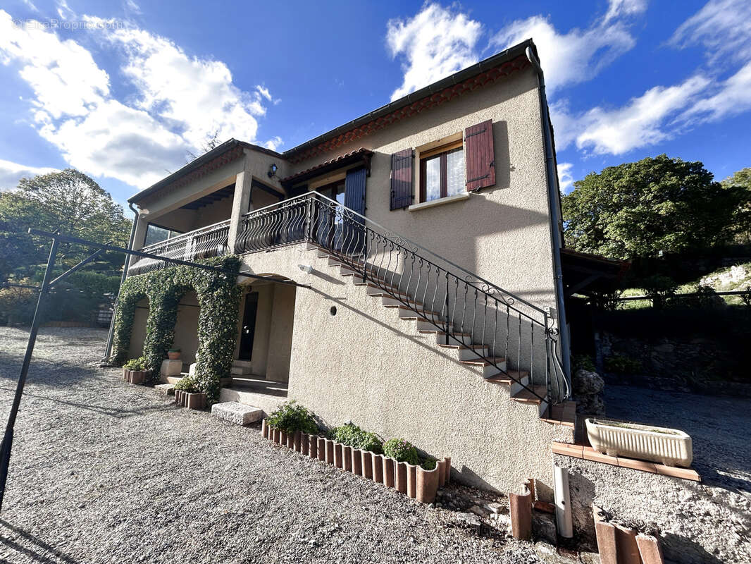 Maison à BEZ-ET-ESPARON