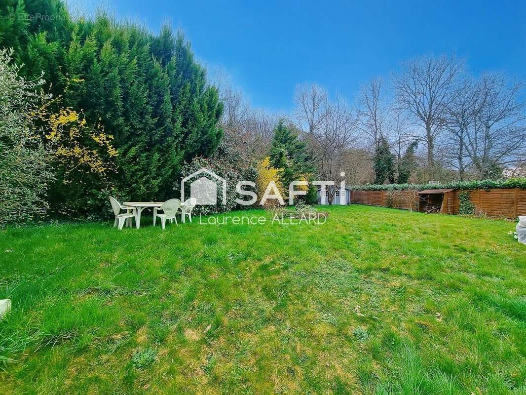 Photo 3 - Maison à VALLANGOUJARD