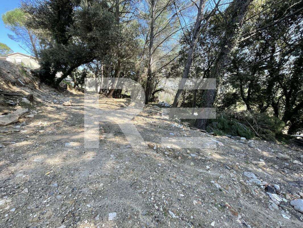 Terrain à BAGNOLS-SUR-CEZE