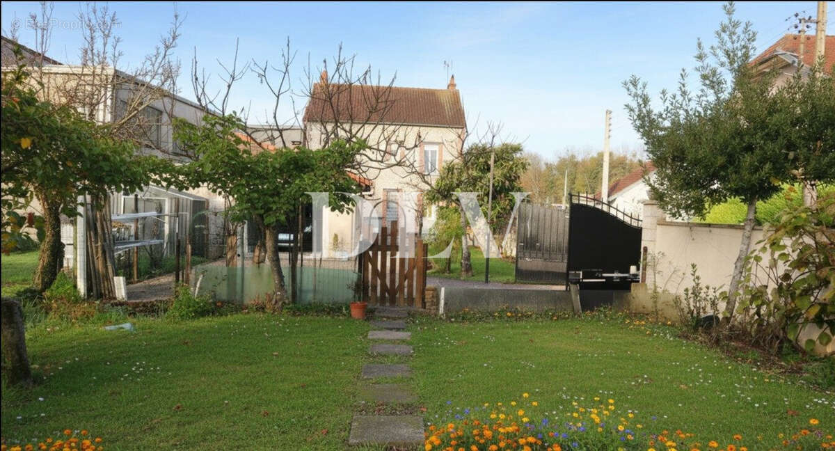 Maison à CHAMPAGNE-SUR-SEINE