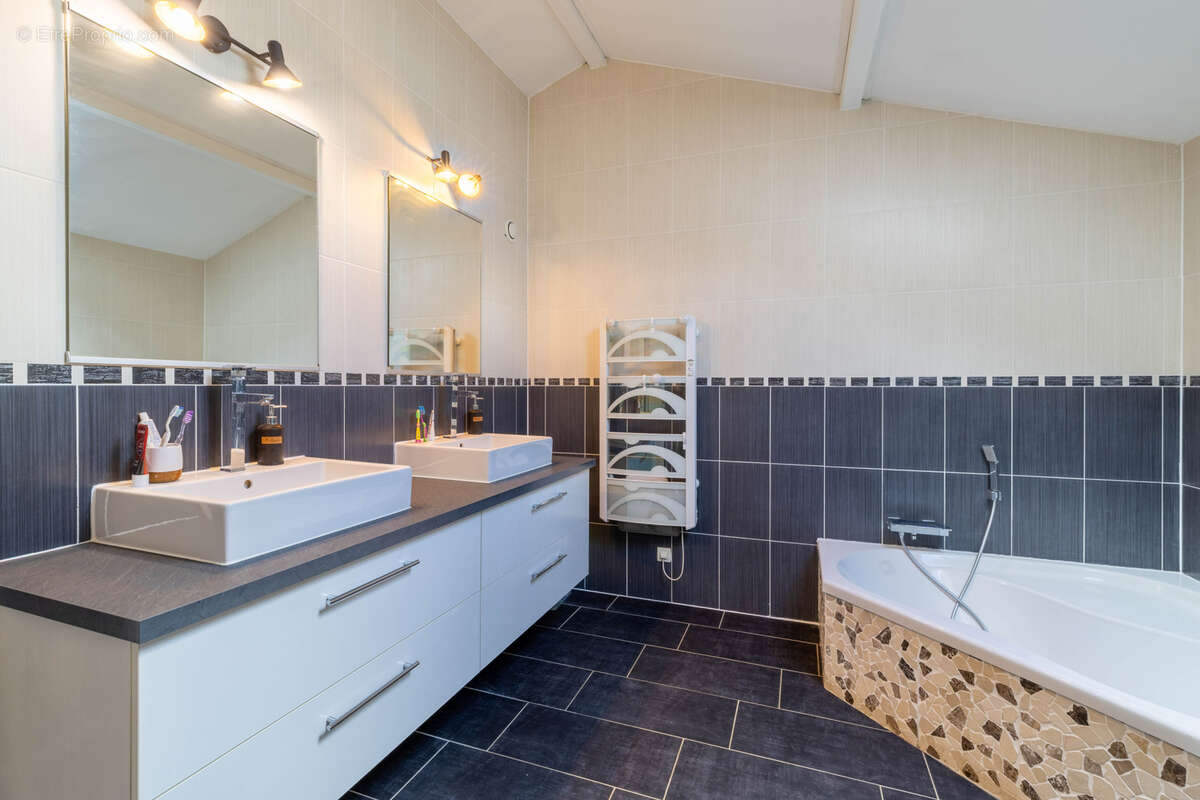 Maison à SAINTE-MARIE-AUX-CHENES