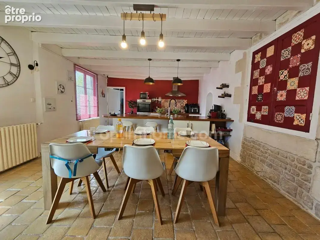 Maison de caractère rénovée (264 m²) – 5 Chambres et bureaux Charme, volumes et confort HIERSAC (16) - photo 3
