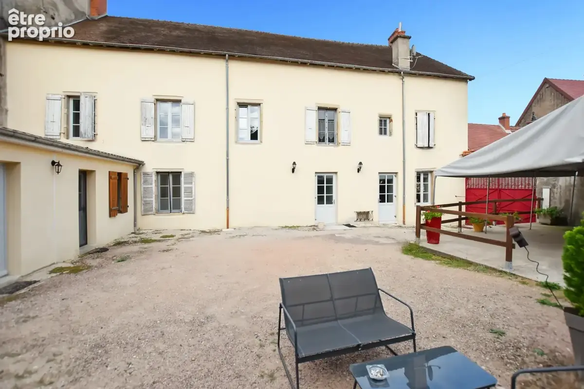 Propriété rénovée de 324 m² avec terrain à COUCHES (71) - photo 22