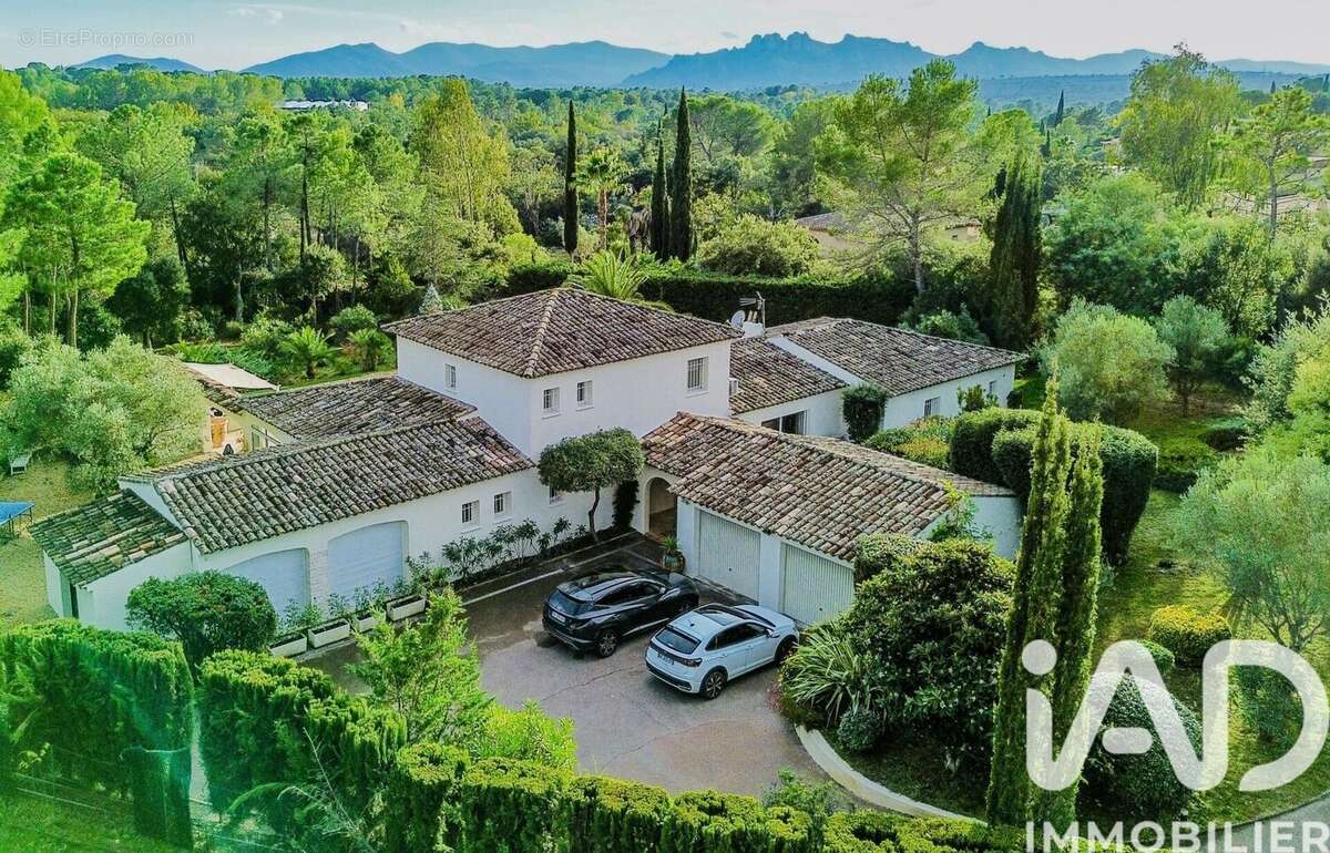 Photo 3 - Maison à ROQUEBRUNE-SUR-ARGENS