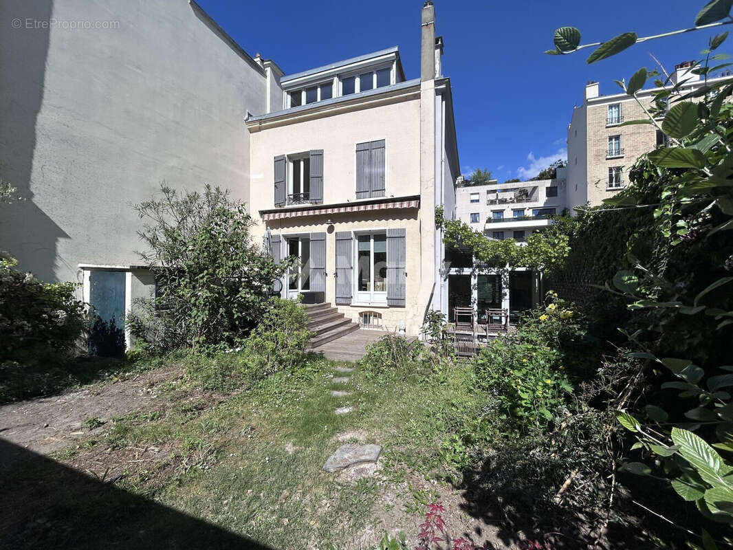 Maison à COURBEVOIE