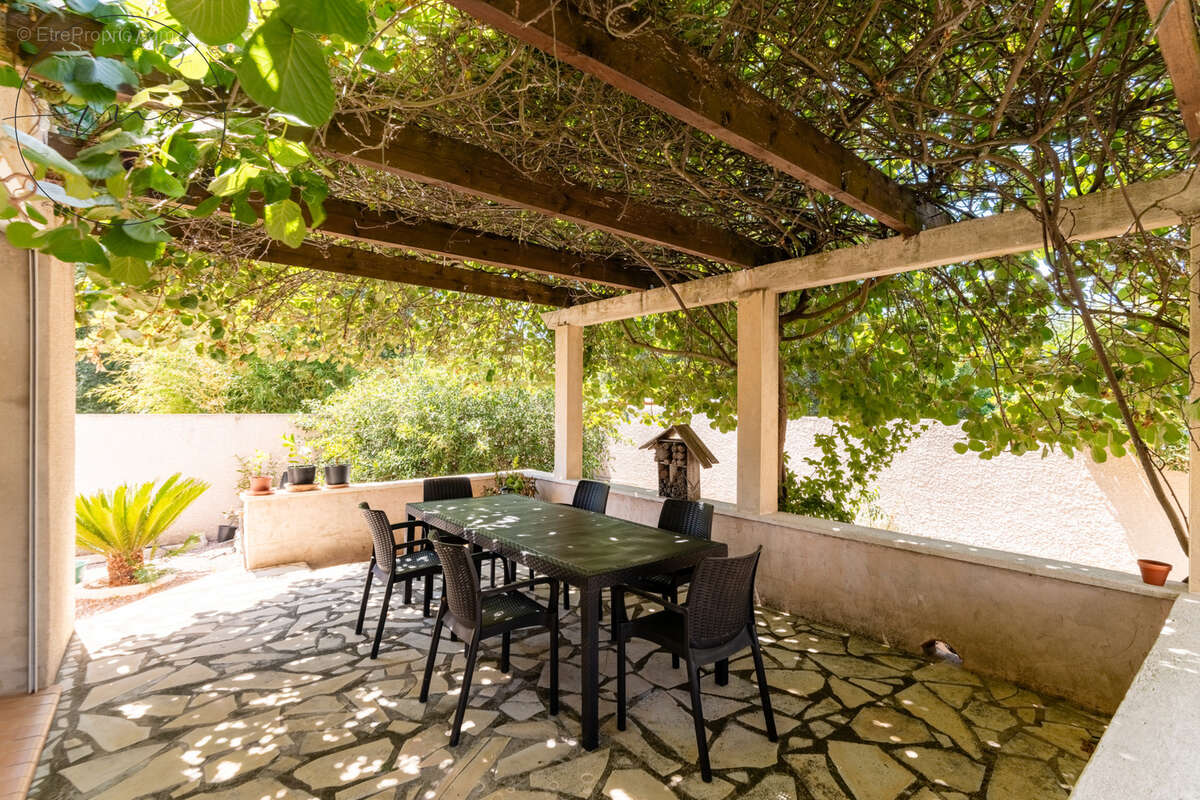 Lignan-sur-Orb   Maison de caractère 215 m2, 5 chambres, piscine, terrain 983 m2 - photo 3
