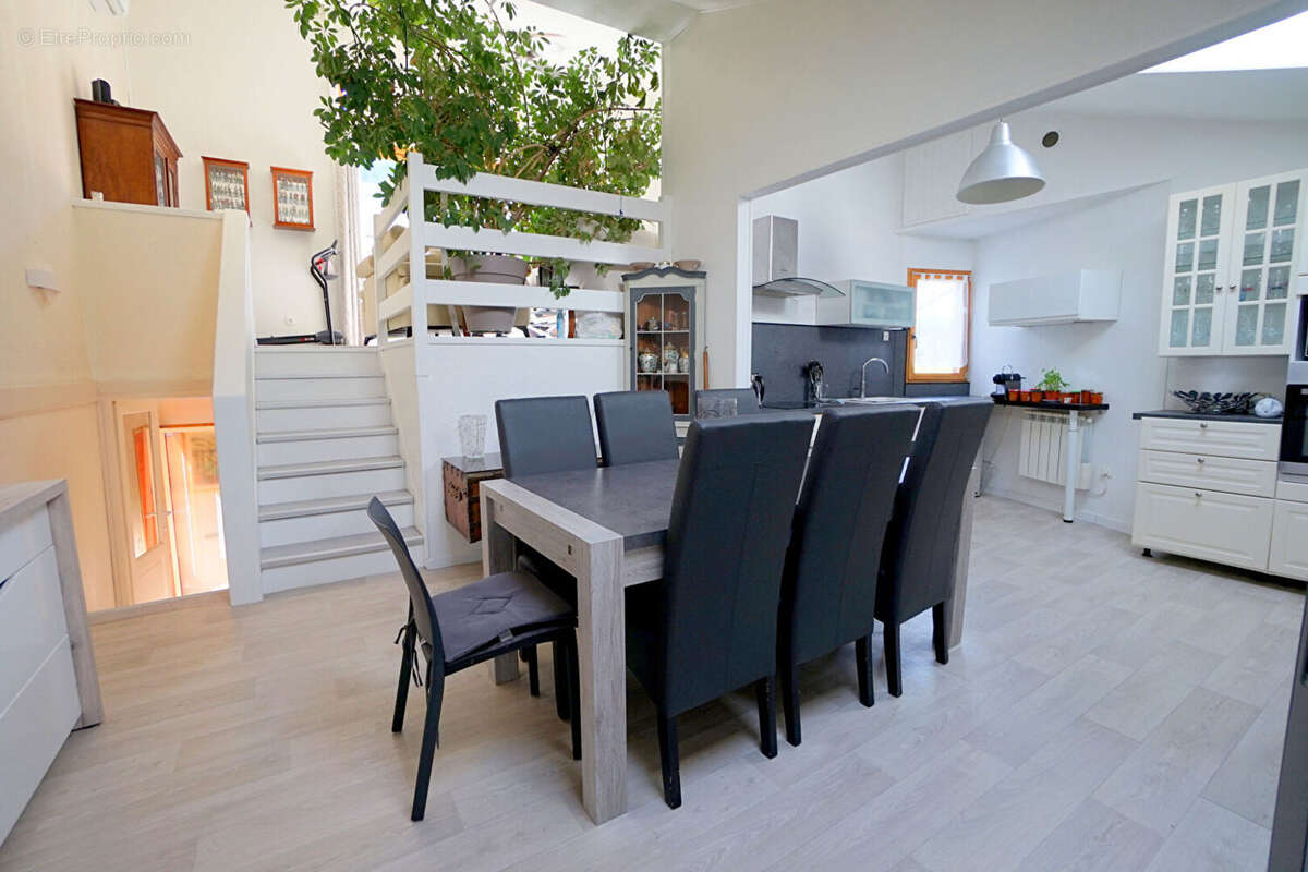 Maison à MEZIERES-SUR-SEINE