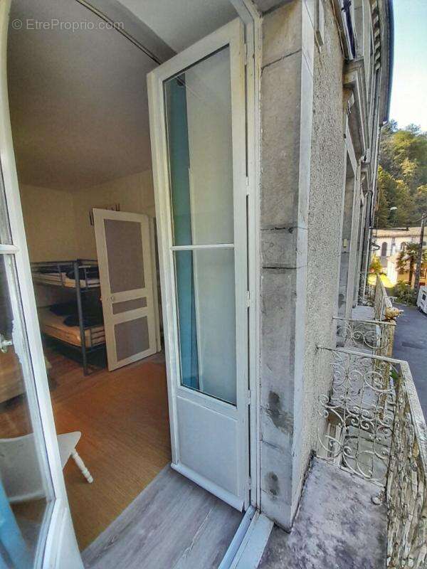 Appartement entièrement rénové avec balcons - photo 3