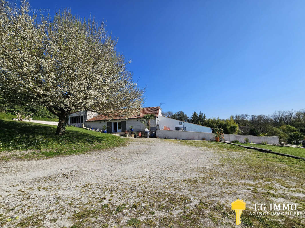 Maison à SAINT-DIZANT-DU-GUA