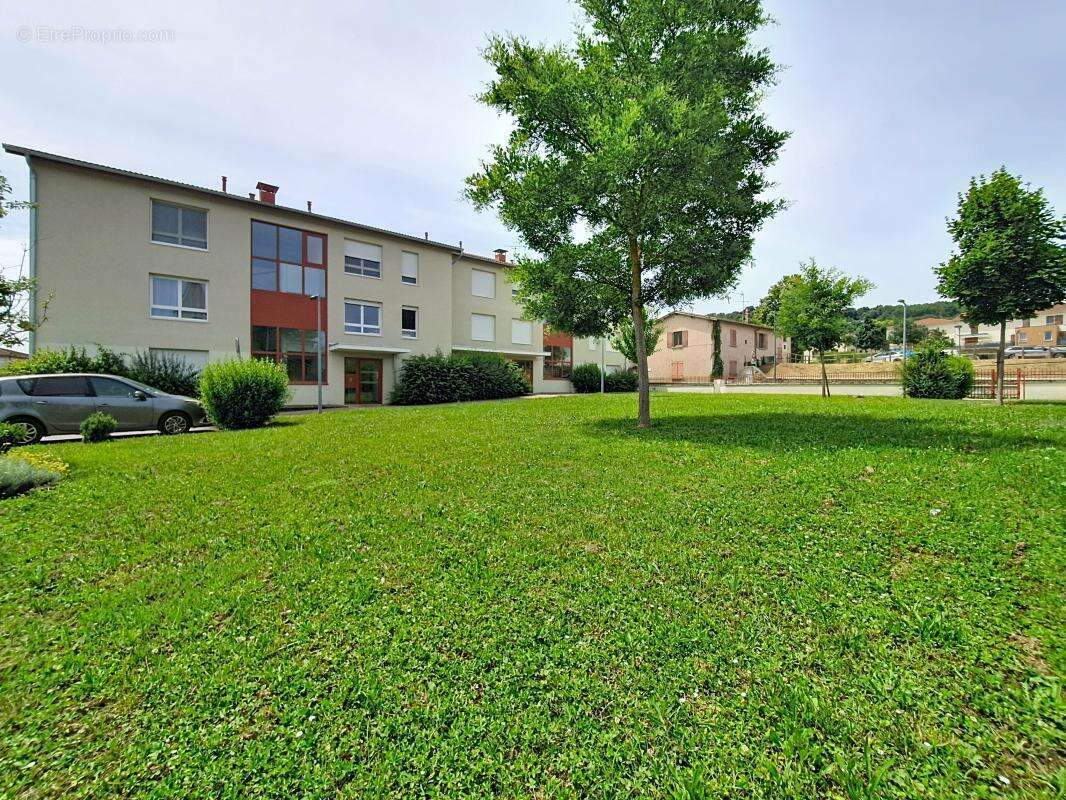 Appartement à CHUZELLES