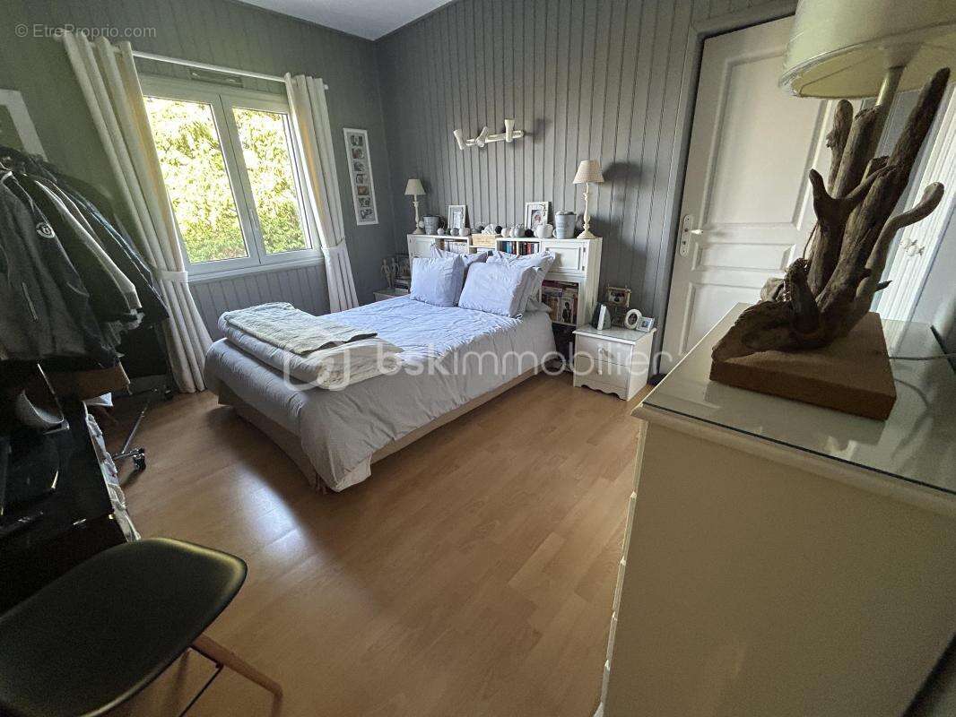 Belle maison plain pied - 4/5 chambres - veranda - piscine - terrain - photo 9