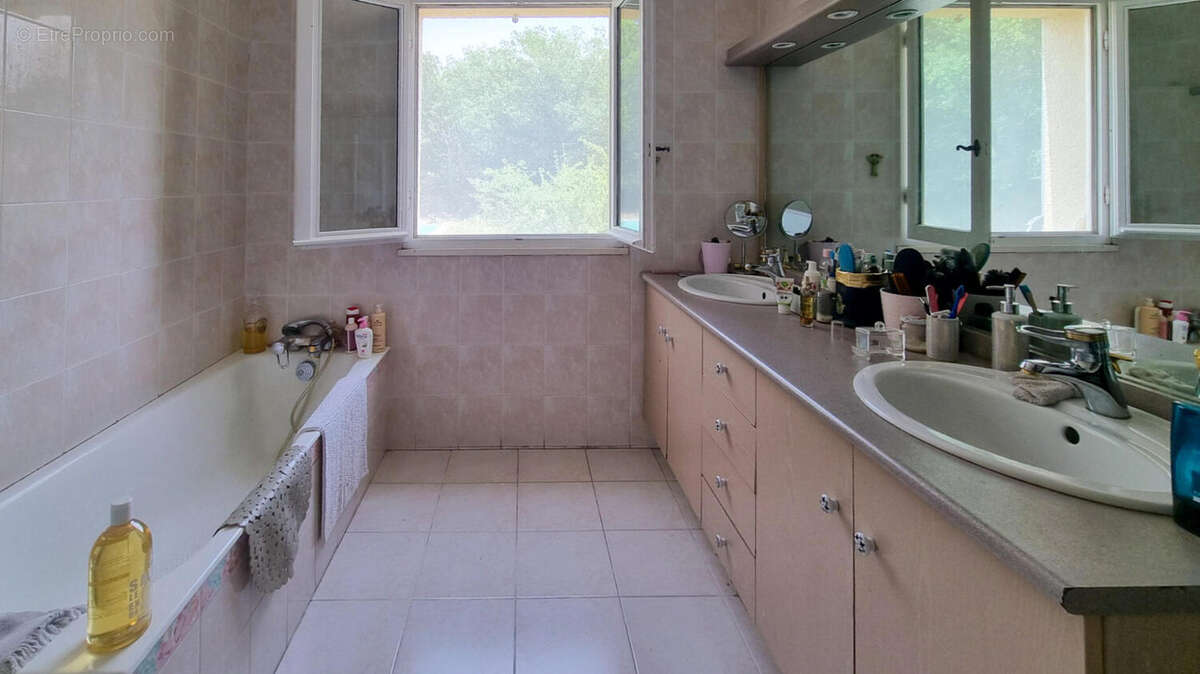 salle de bain - Maison à COUIZA