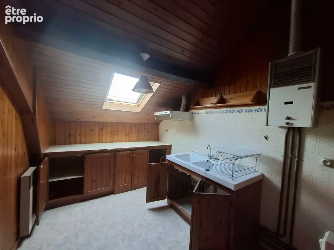 URRUGNE Bourg A rénover: Appartement mansardé de 136.96 m2 et cave - photo 3