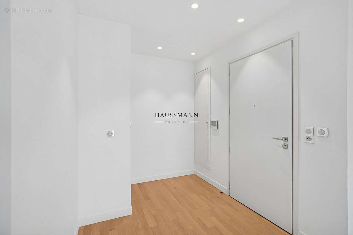 Appartement à NEUILLY-SUR-SEINE