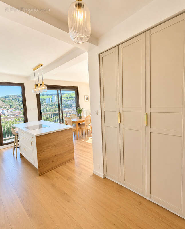 Appartement à SAINT-ETIENNE