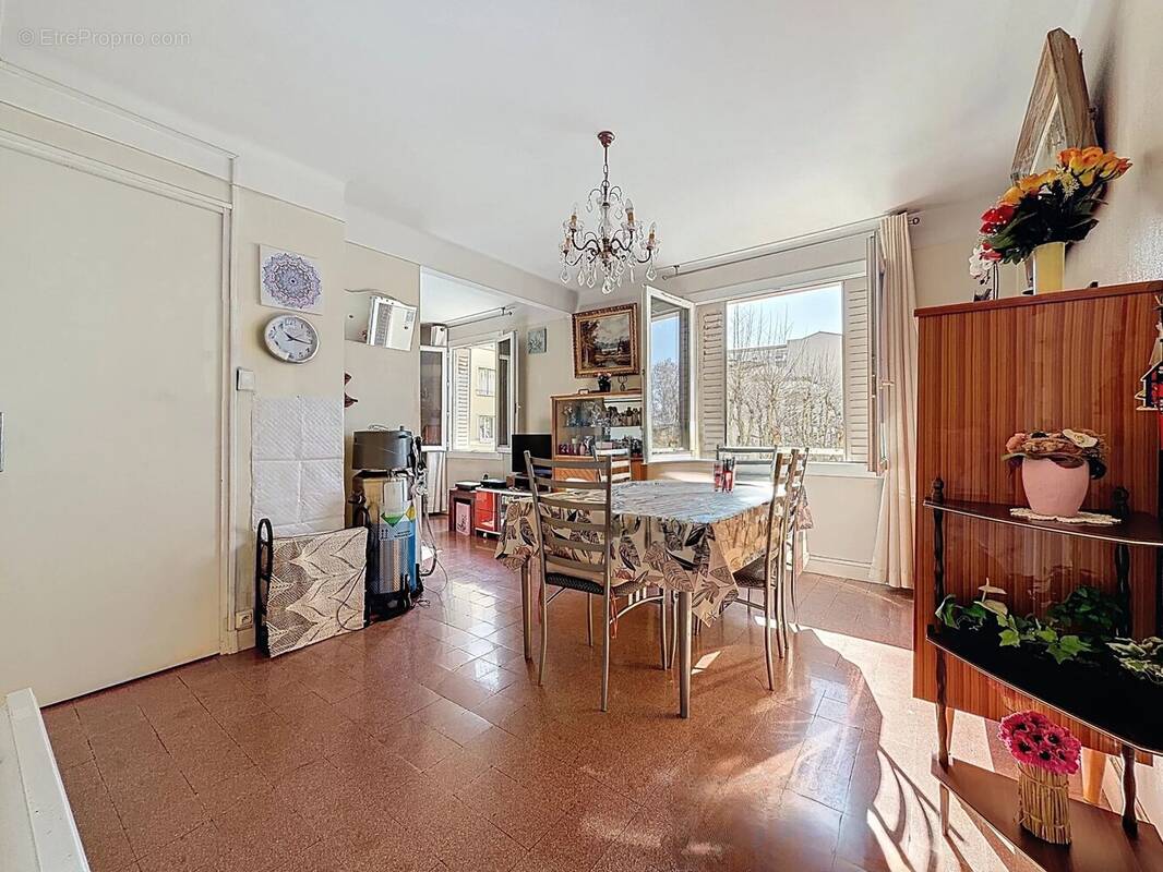 Appartement à MARSEILLE-8E