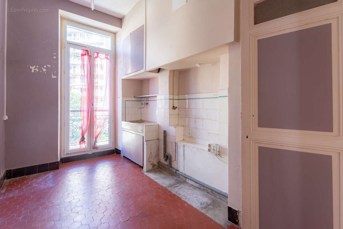 Appartement à MARSEILLE-4E