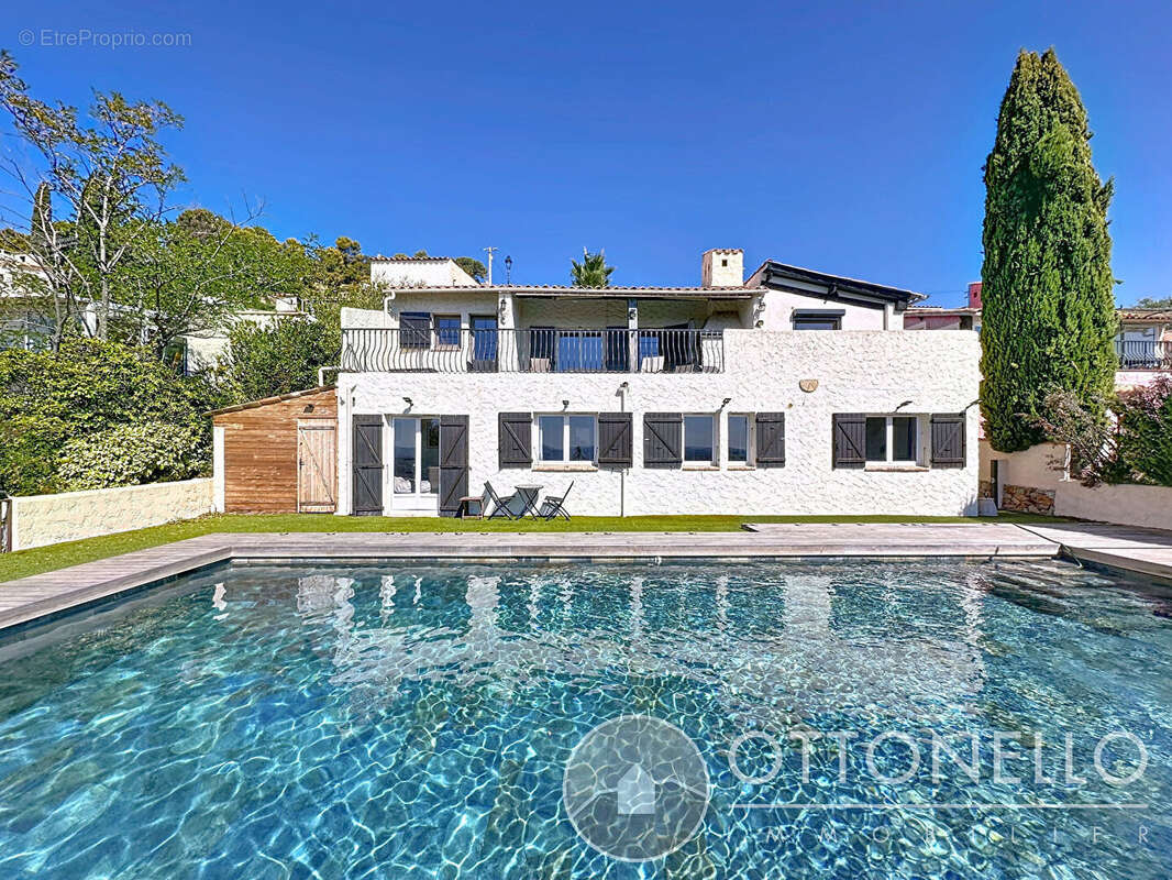 Maison à ROQUEBRUNE-SUR-ARGENS