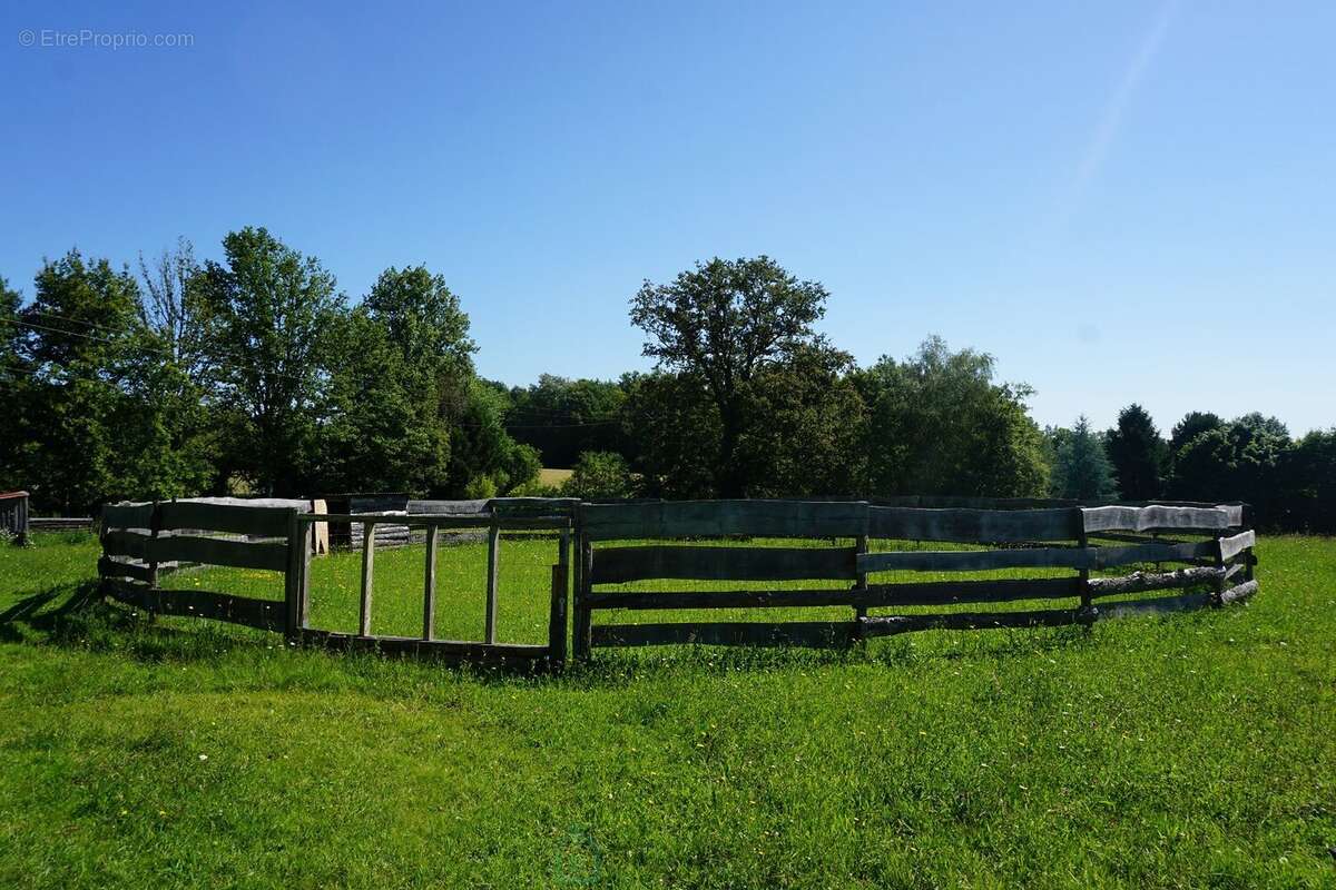 Superbe corps de ferme en pierre niché au coeur du paisible et pittoresque parc naturel du Périgord vert. - photo 13