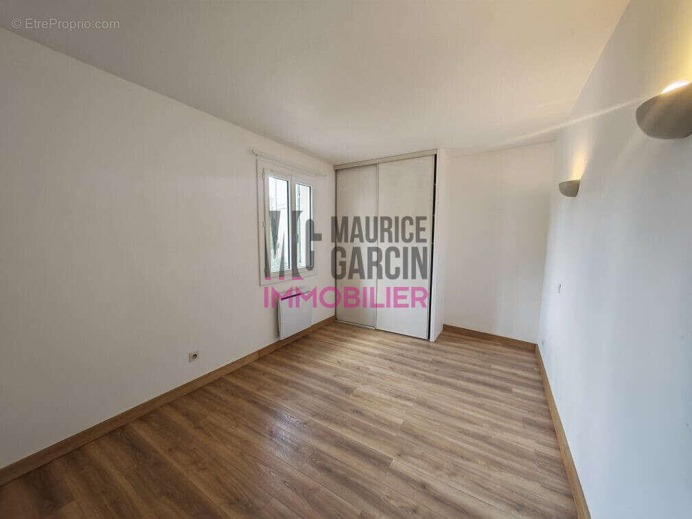 Appartement à ENTRAIGUES-SUR-LA-SORGUE