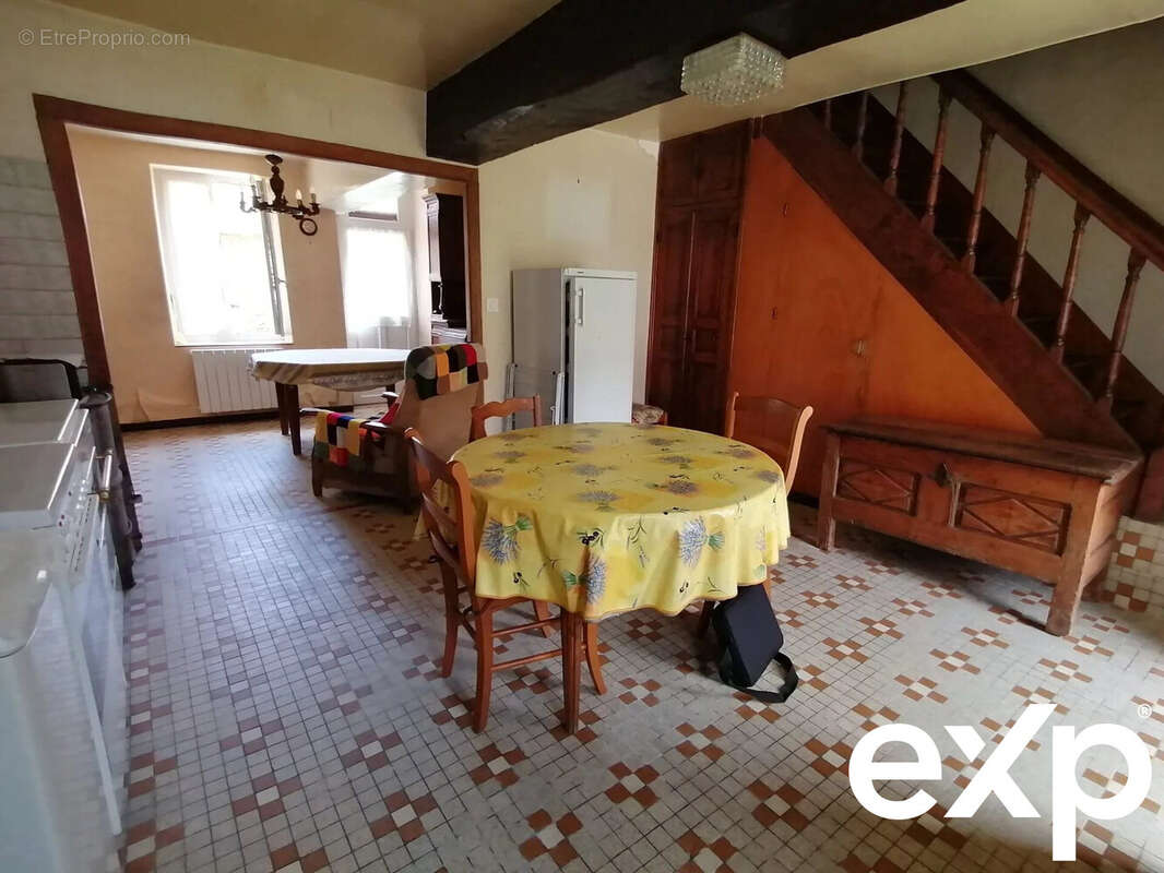 Maison à SAINT-SULPICE-LES-FEUILLES