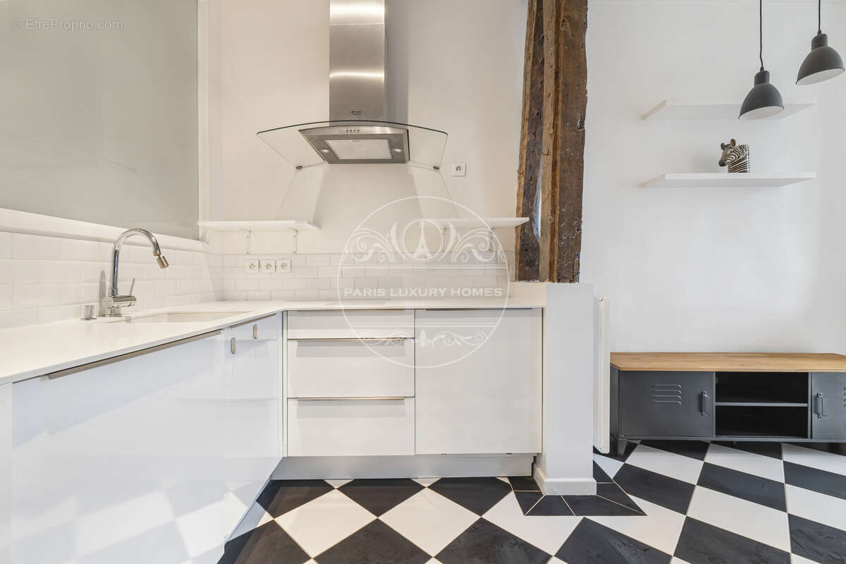 Appartement à PARIS-1E