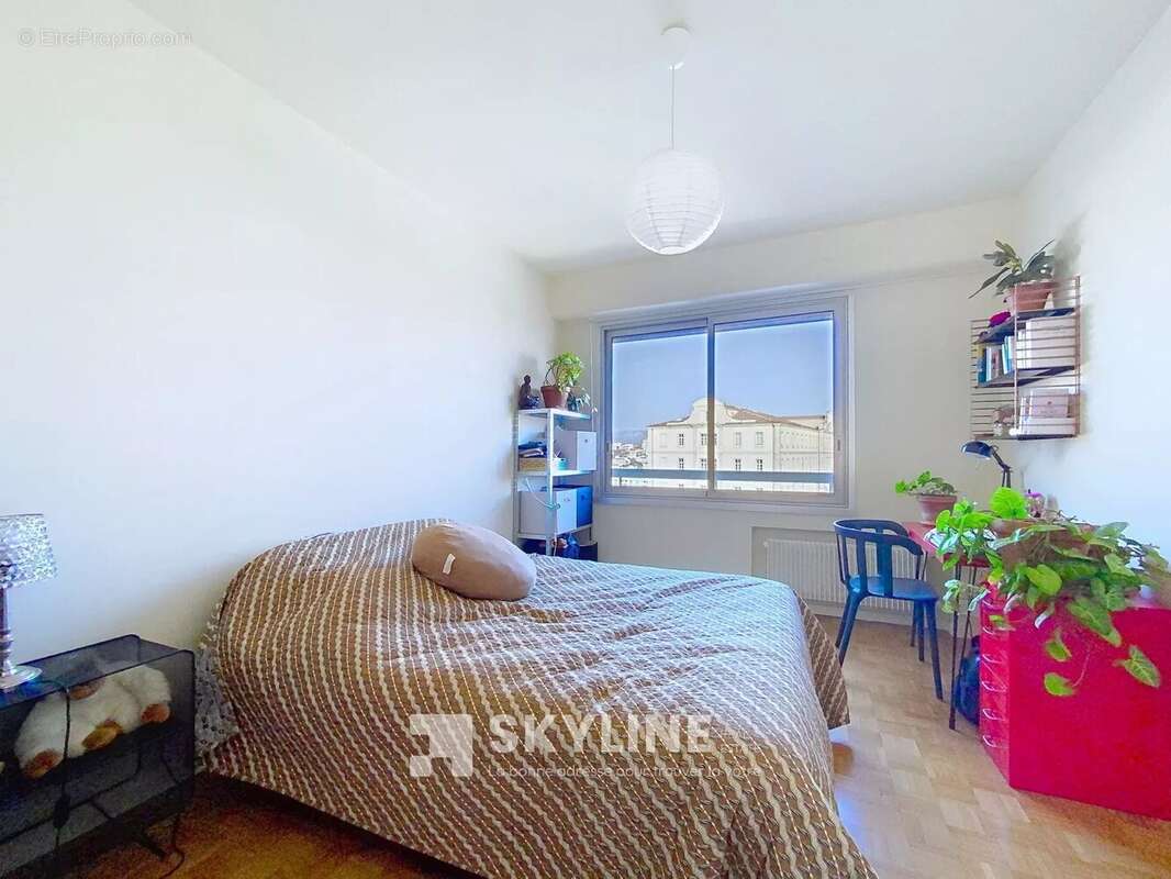Appartement à MARSEILLE-1E