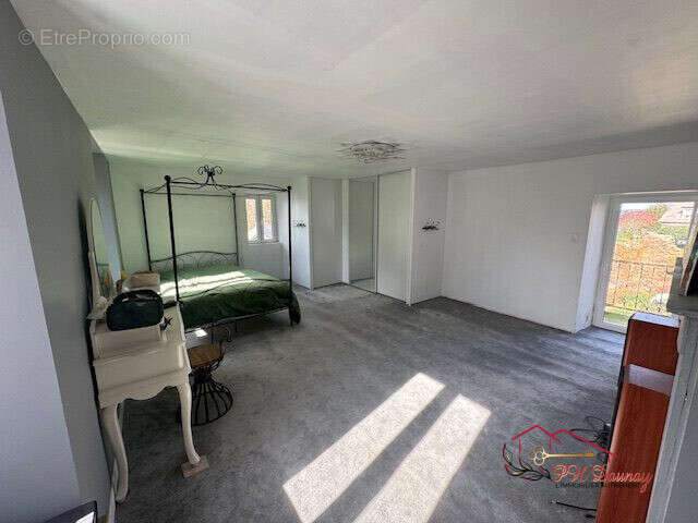 Maison à SALLES-CURAN