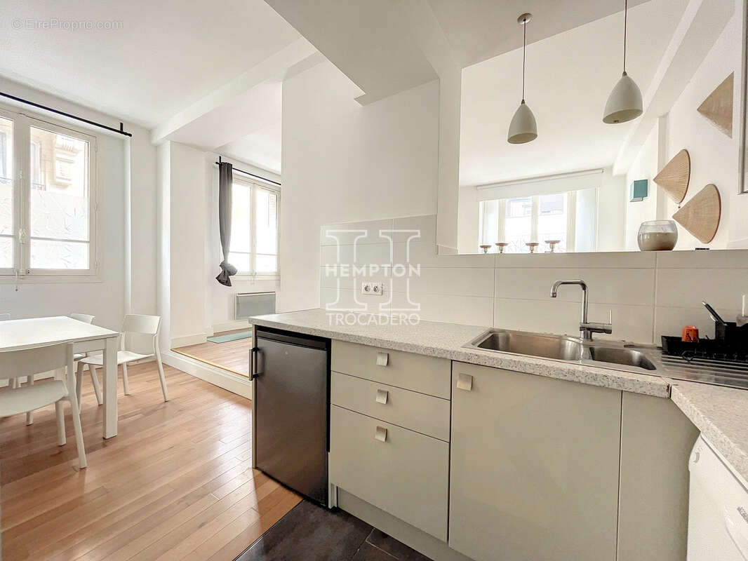 Appartement à PARIS-16E